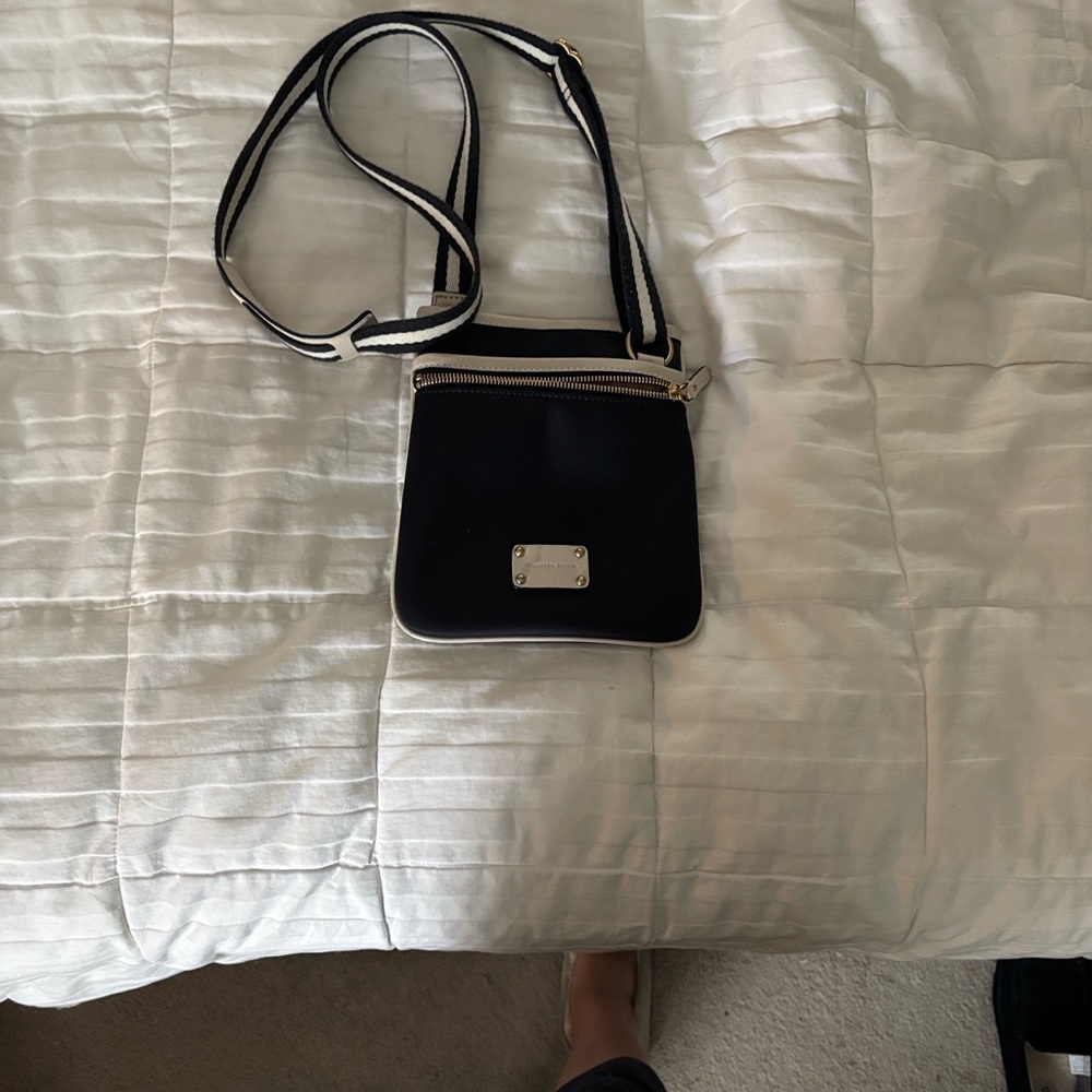 Michael Kors Messenger Crossbody. Blue. EUC